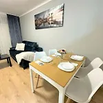 Exclusive 3Br! Apartment In City Center +Netflix!